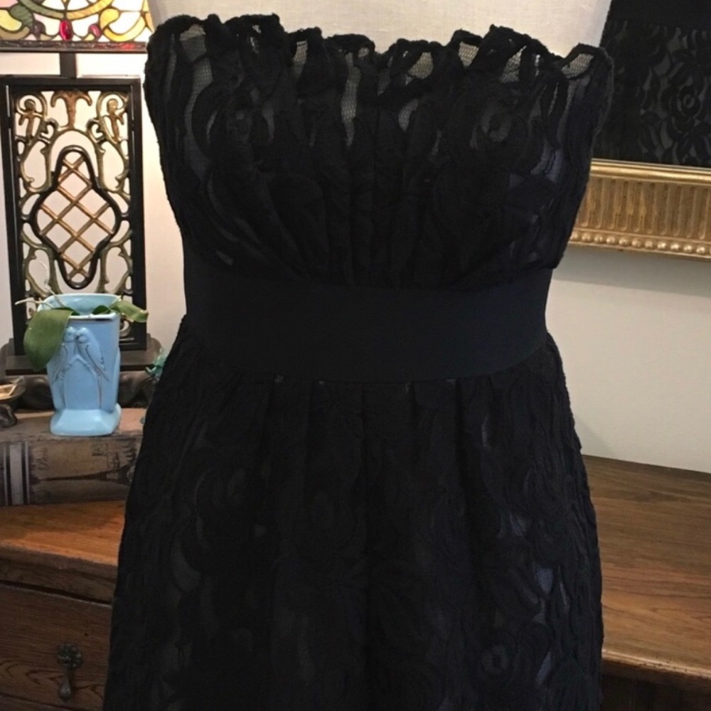 White House Black Market laced dress - Picture 2 of 5